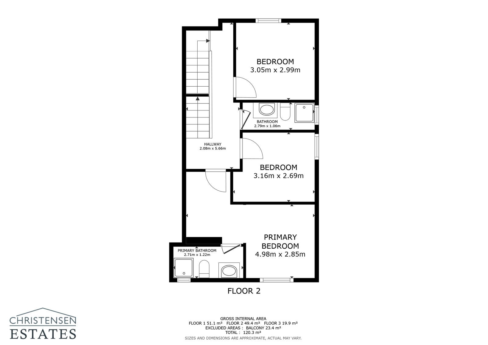 Andre etasje er dedikert til hvile, med tre velutstyrte soverom, inkludert hovedsoverommet med eget bad.