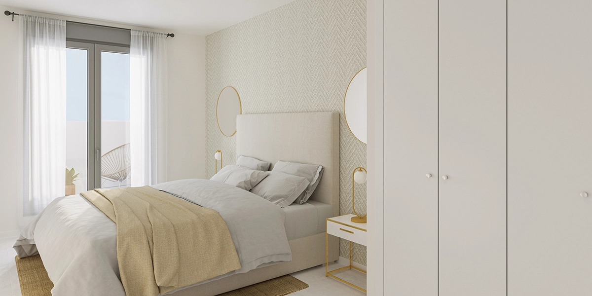 Det rolige hovedsoverommet tilbyr et fredelig tilfluktssted med rikelig naturlig lys.