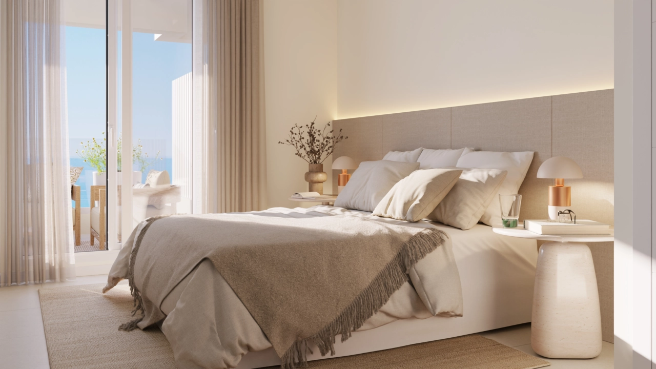 Hovedsoverommet tilbyr et rolig tilfluktssted med direkte tilgang til terrassen.