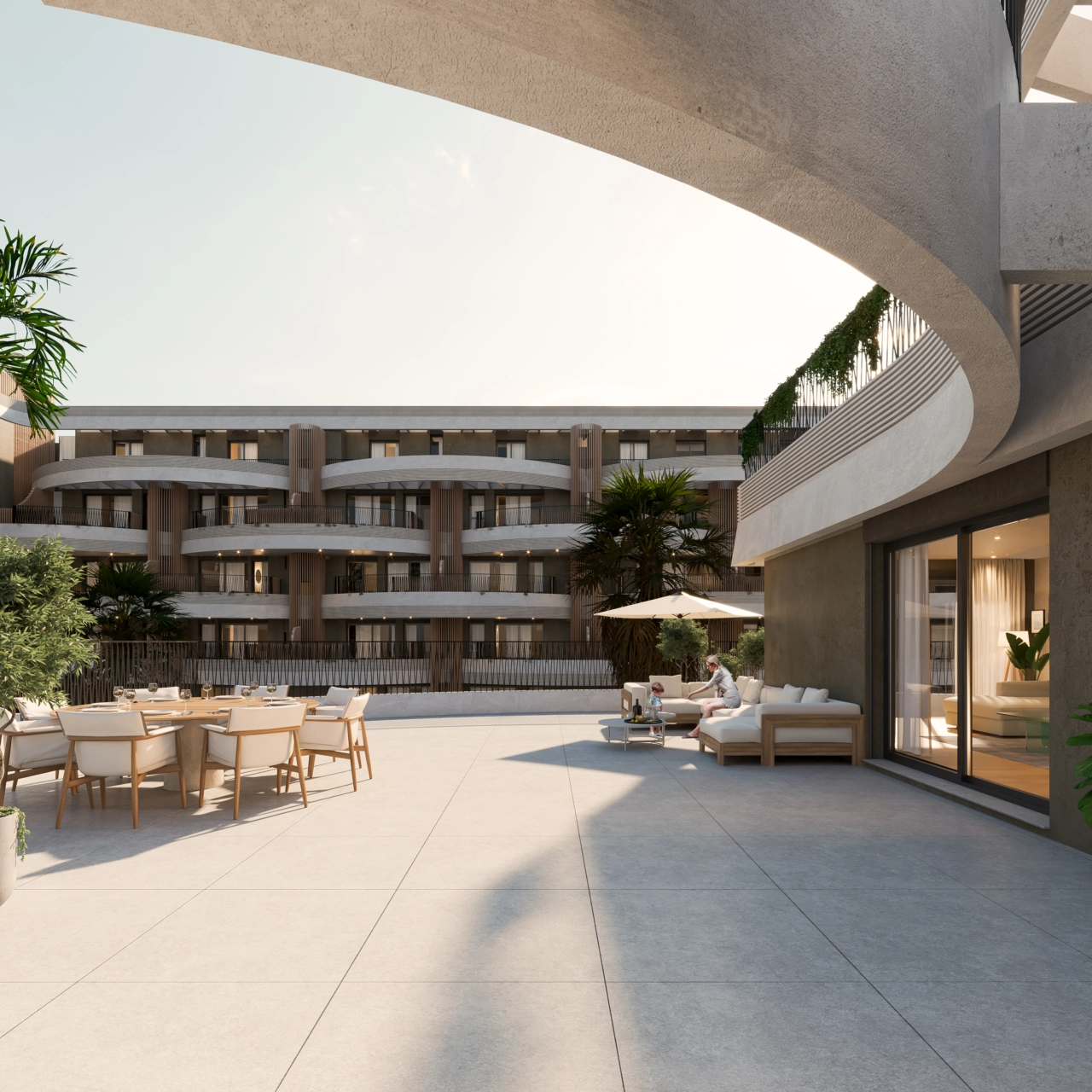 En stor terrasse innredet for spising og avslapning, som tilbyr et privat utendørs fristed.