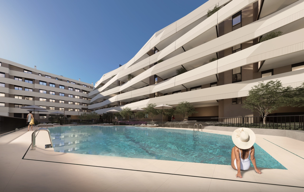 Nyt det store felles svømmebassenget, plassert i anlagte hager, et perfekt sted å slappe av og kjøle seg ned.