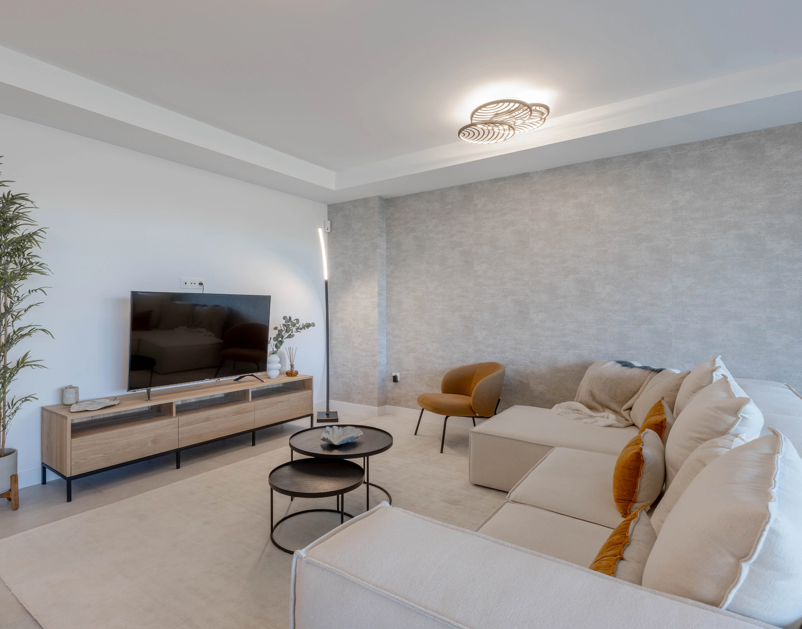 Lyse og romslige stuer er designet for komfort, med høykvalitetsfinisher og rikelig med naturlig lys.