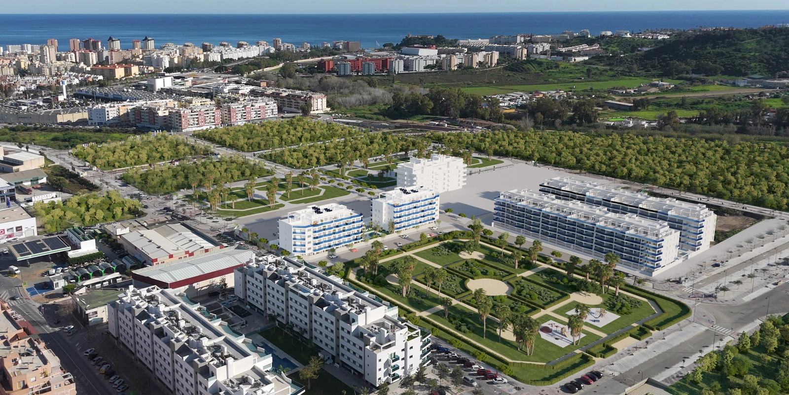 Et fugleperspektiv av Laguna One-prosjektet, som viser dets integrasjon i det omkringliggende grønne landskapet og nærheten til sjøen.