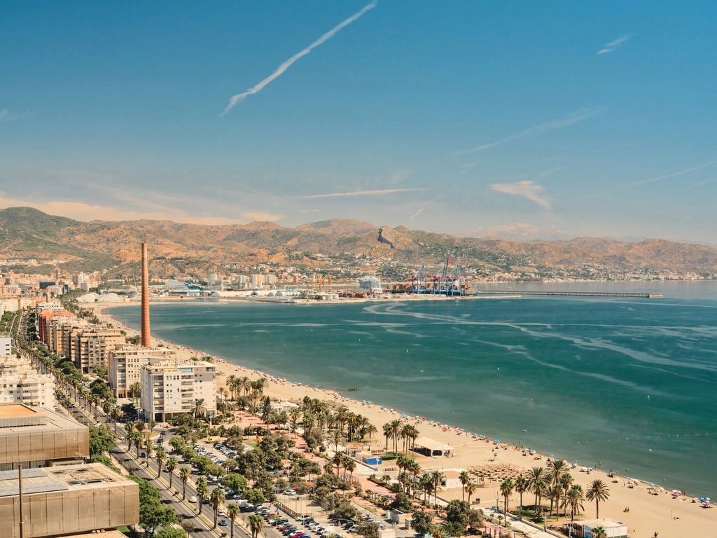 Opplev enestående panoramautsikt over Middelhavet og Malagas kystlinje fra din egen private terrasse.