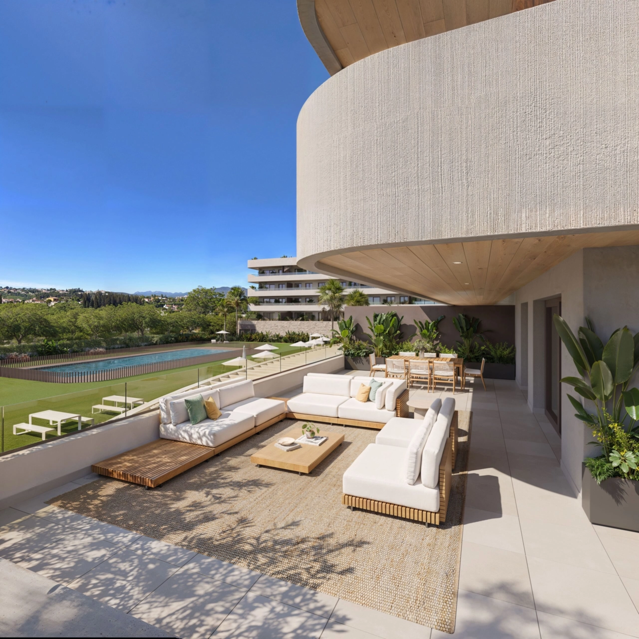 En romslig privat terrasse, designet for sømløs innendørs- og utendørs livsstil på Costa del Sol.