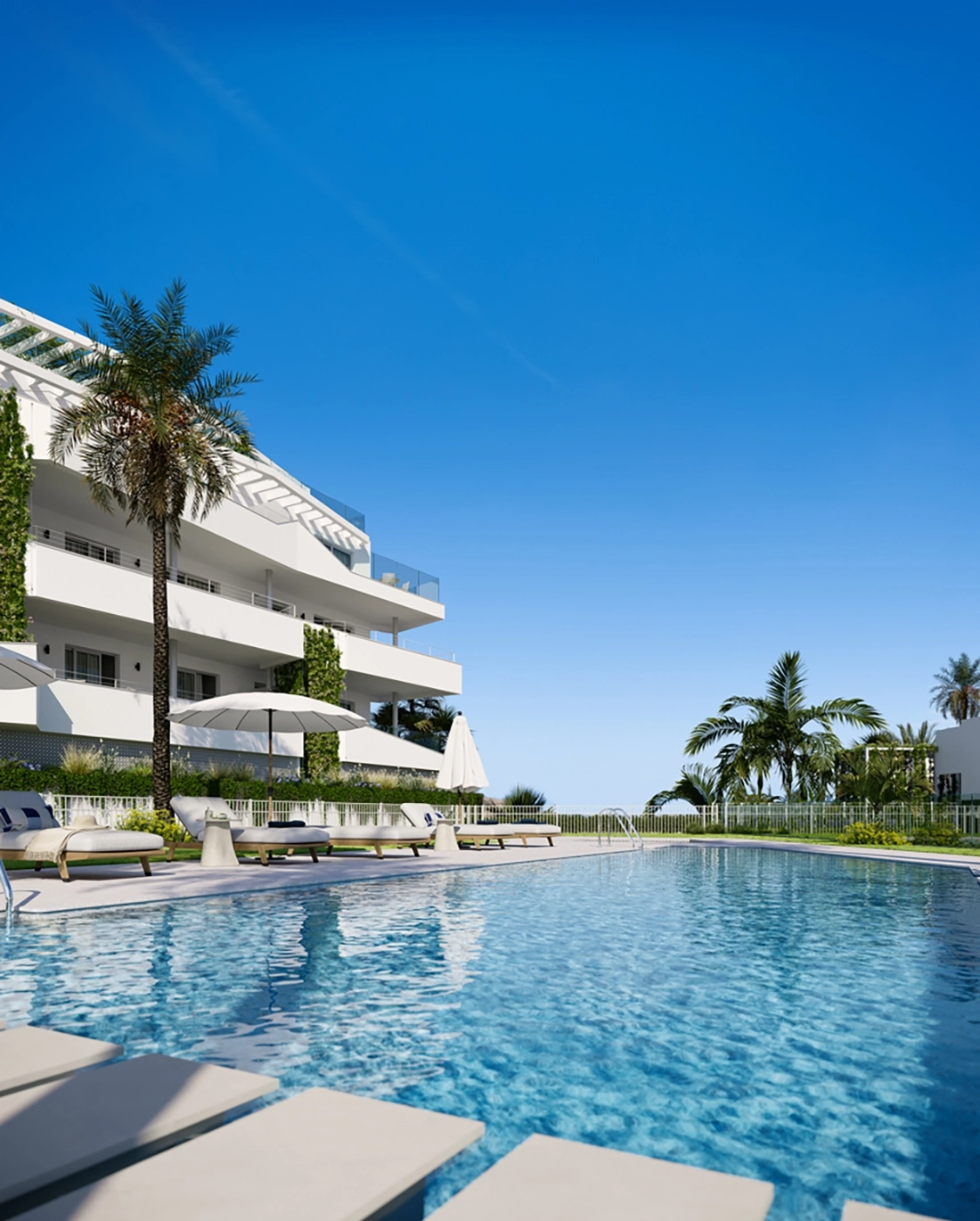 Beboernes bassengområde tilbyr et fredelig tilfluktssted med fantastisk middelhavsutsikt.