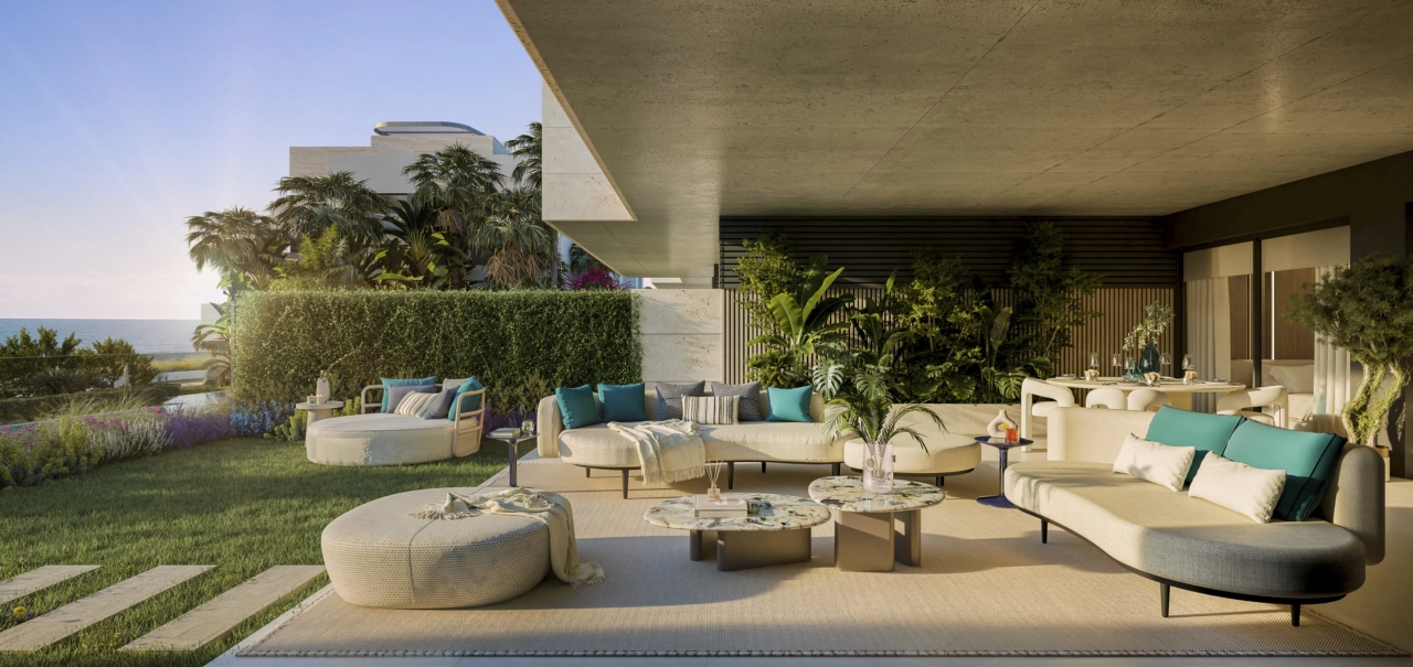 Boliger i første etasje har romslige terrasser og private hager, ideelle for utendørsliv.