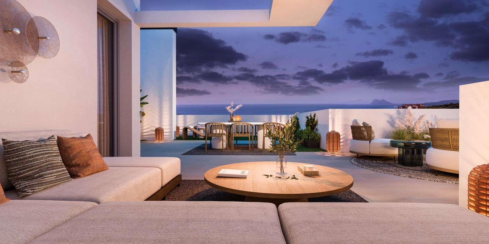 Din private terrasse, en perfekt ramme for uforglemmelige kvelder med utsikt over havet, Gibraltar og Afrika.