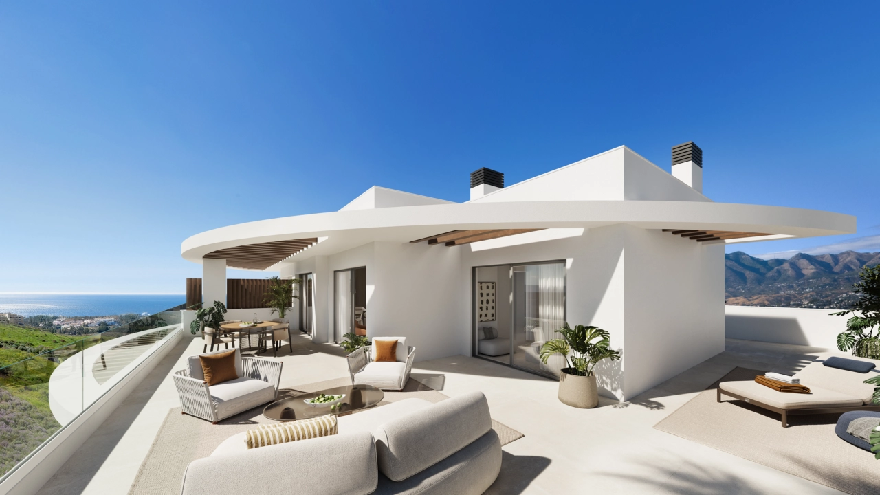 Forestil deg å slappe av på din romslige private terrasse med utrolig utsikt over Middelhavet.