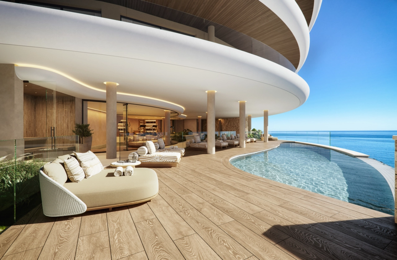 Det elegante felles infinity-bassenget, en perfekt oase for avslapning mens du nyter den endeløse havutsikten.