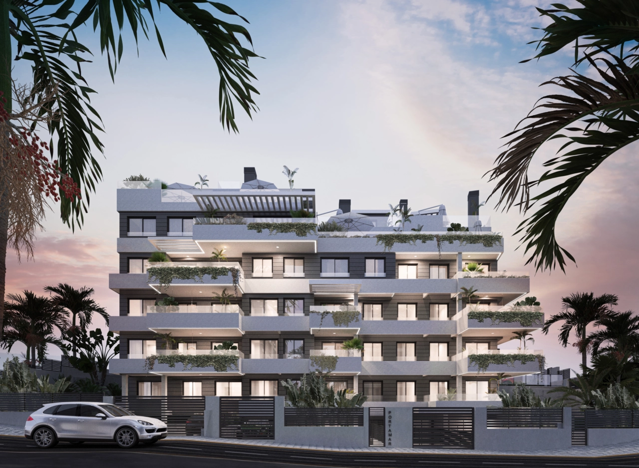 Portamares moderne arkitektur skiller seg ut og tilbyr en unik tilstedeværelse i Estepona.