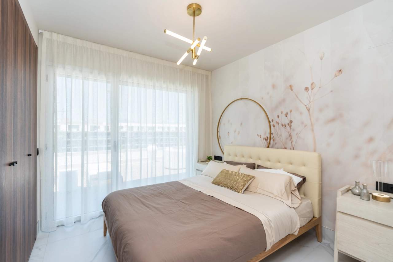 Hvert soverom er et fristed for fred, gjennomtenkt designet med komfort og ro i tankene.