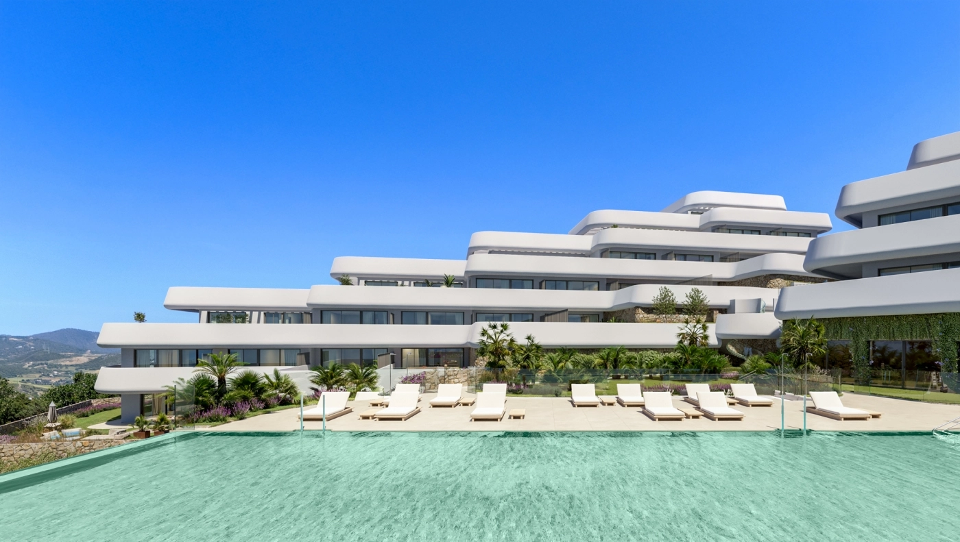 Felles evighetsbasseng er en fredelig oase med utsikt over det vakre landskapet i Casares.