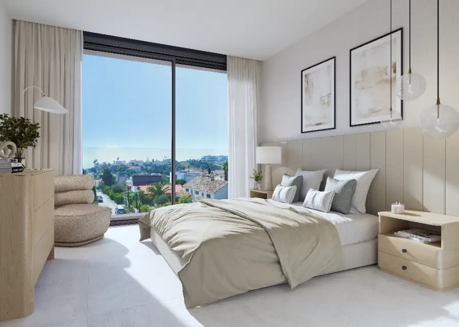 Hovedsoveromssuiten, et rolig tilfluktssted med store vinduer som rammer inn vakker utsikt.