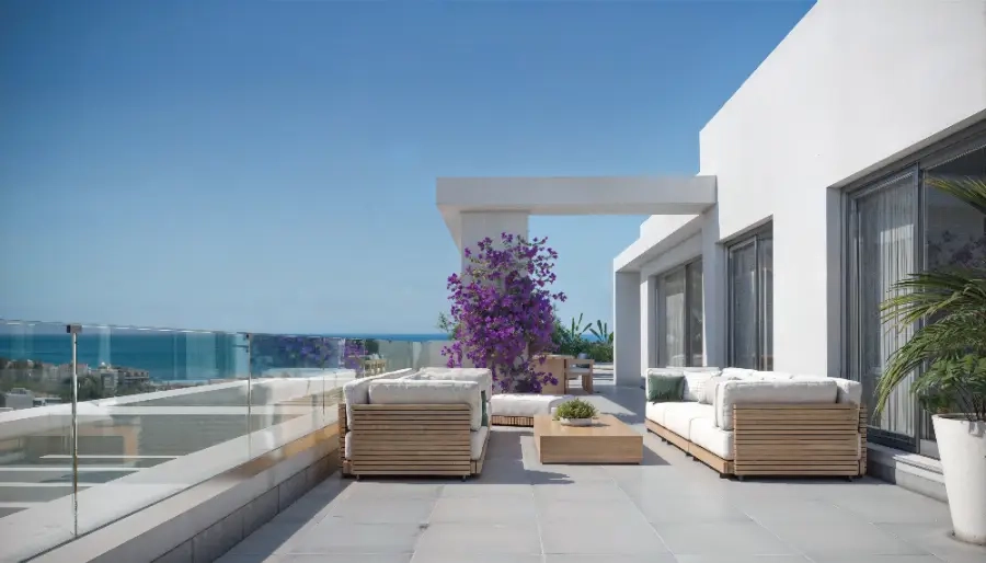 Romslige terrasser designet for å nyte den fantastiske havutsikten over Costa del Sol.